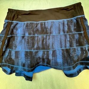 Lululemon Pace Rival blue and black print skirt.  Size 8 regular. Like new